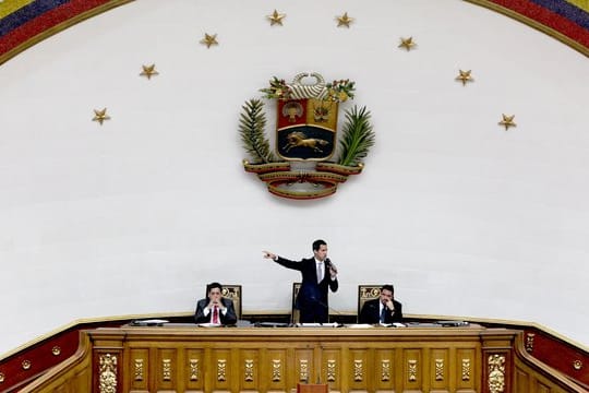 Durch den Entzug der parlamentarischen Immunität droht Juan Guaidó die Verhaftung.