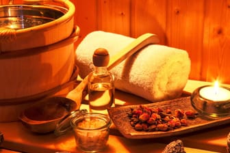 Gemütliche Atmosphäre in der Sauna: Ist das gut fürs Herz?