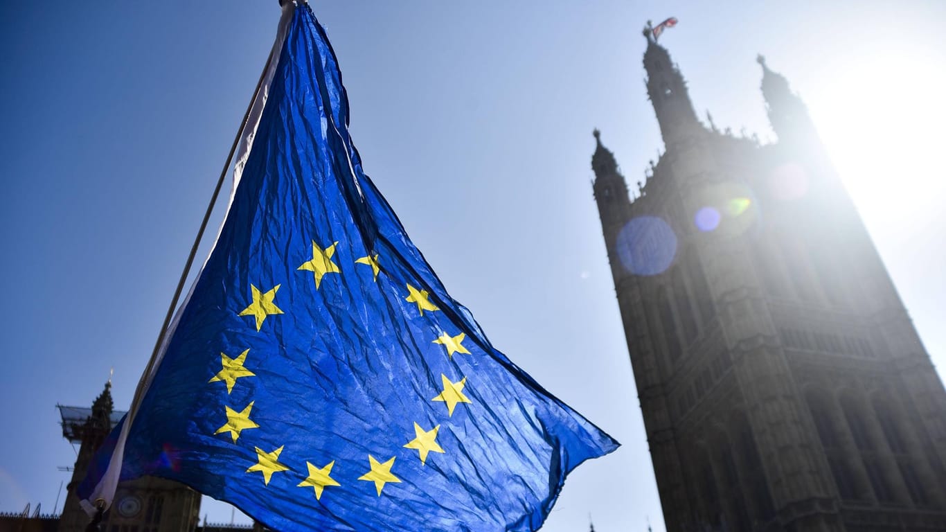 EU-Flagge vor dem Houses of Parliament in London: Der deutsche Mittelstand wappnet sich für den Tag des Austritts Großbritanniens aus der EU.