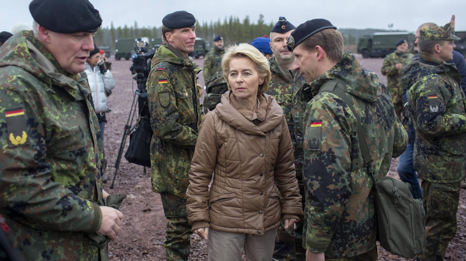 Verteidigungsministerin Ursula von der Leyen bei einem Nato-Manöver: Deutschland und die USA streiten über Rüstungsausgaben.