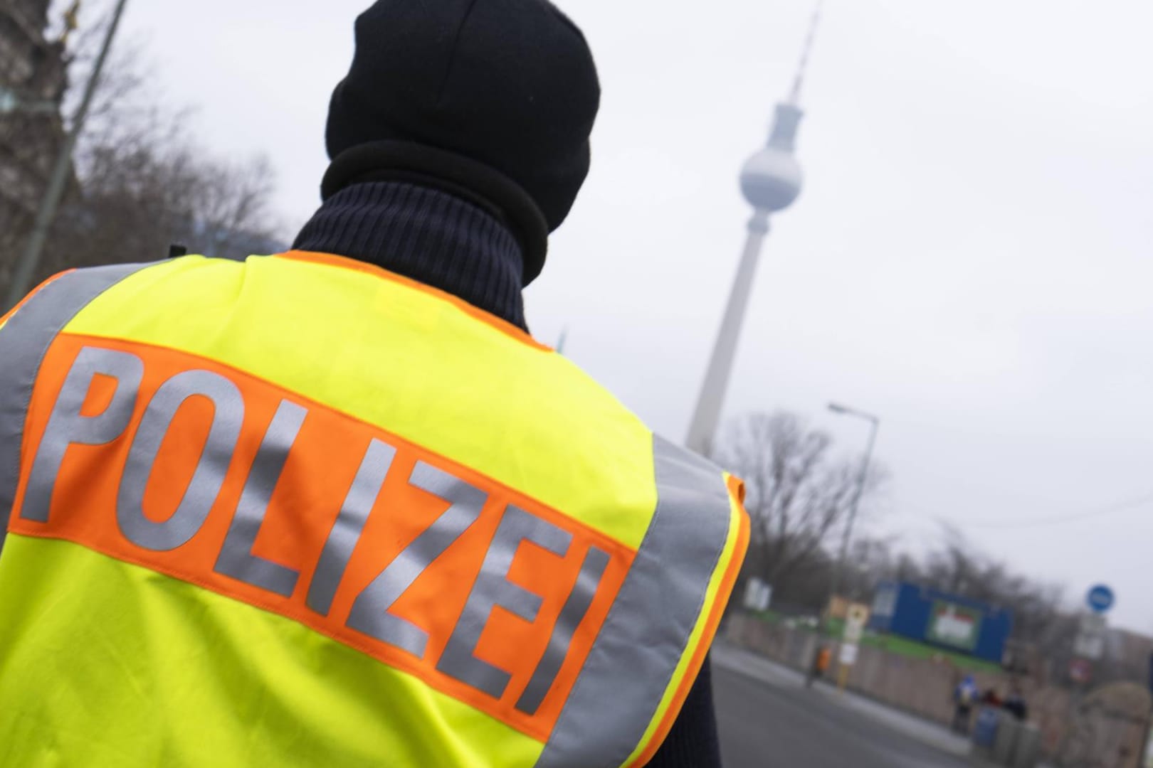 Polizist in Berlin: Als die Beamten eintrafen, hatte sich die Schlägerei im Bezirk Steglitz schon aufgelöst. (Symbolfoto)