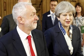 Labour-Chef Jeremy Corbyn und Theresa May: Bekommen sie zusammen einen Brexit mit Austrittsvertrag hin?