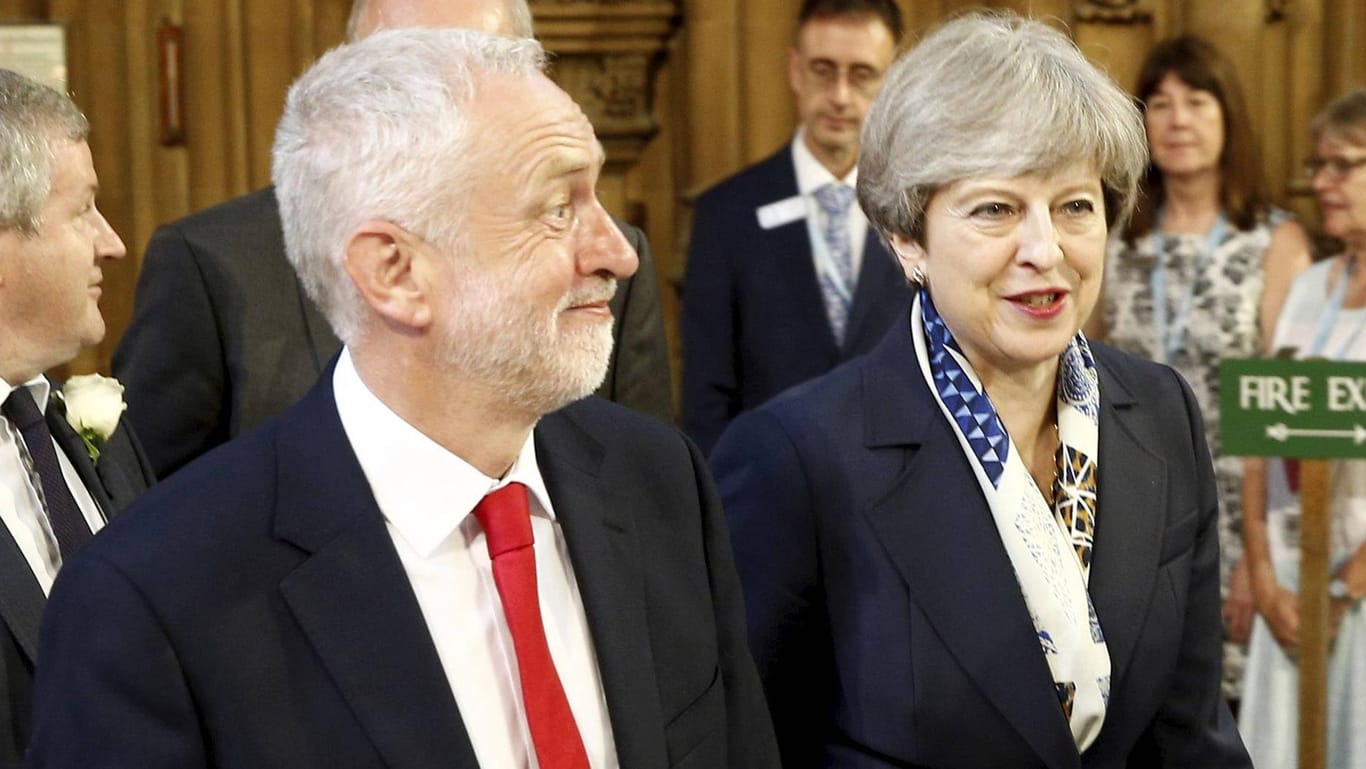 Labour-Chef Jeremy Corbyn und Theresa May: Bekommen sie zusammen einen Brexit mit Austrittsvertrag hin?