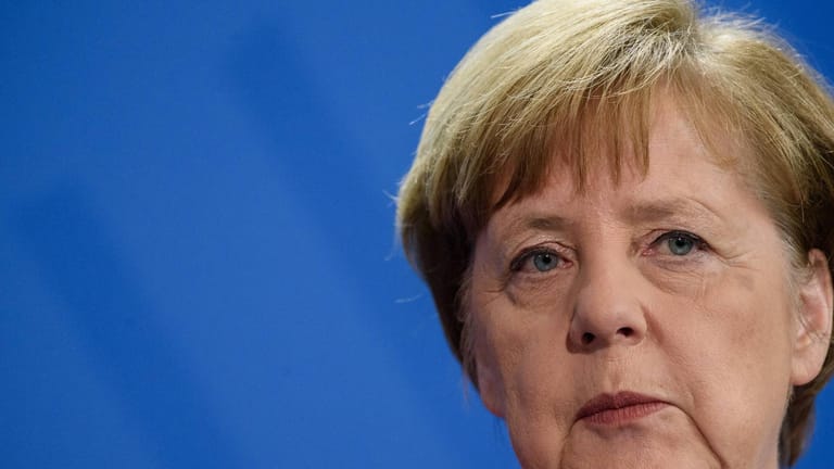 Bundeskanzlerin Angela Merkel: In der Wirtschaftspolitik fehlen zukunftsgewandte Impulse, kritisiert der BVMW-Präsident Ohoven.