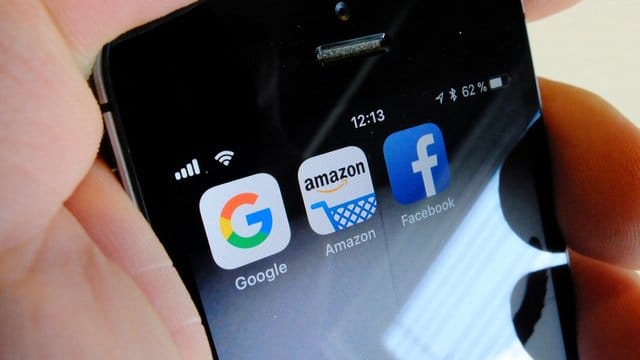 Internet-Unternehmen sollen künftig fünf Prozent Steuern auf online erzielten Werbegewinn zahlen.