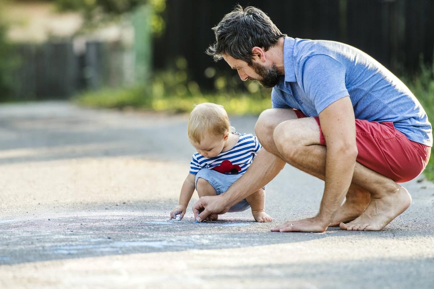 Vater und Tochter spielen: Eltern können sich die Kindererziehung bei der gesetzlichen Rentenversicherung anrechnen lassen. Vater und Tochter spielen: Eltern können sich die Kindererziehung bei der gesetzlichen Rentenversicherung anrechnen lassen.