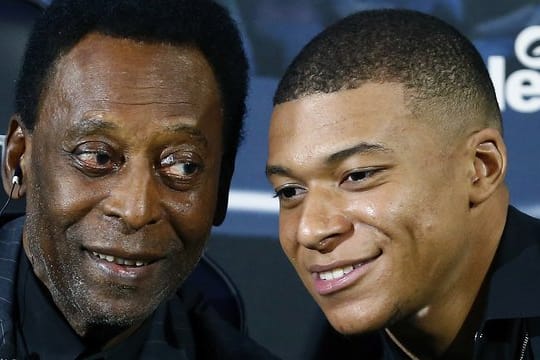 In Paris hatte sich Pelé mit Kylian Mbappé getroffen.