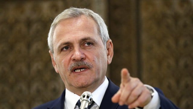 Er steht im Mittelpunkt des Konflikts zwischen Rumänien und der EU: Liviu Dragnea, vorbestrafter Vorsitzender der Regierungspartei PSD. Er steht im Mittelpunkt des Konflikts zwischen Rumänien und der EU: Liviu Dragnea, vorbestrafter Vorsitzender der Regierungspartei PSD.