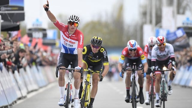 Der Niederländer Mathieu van der Poel (l) gewann Quer durch Flandern.