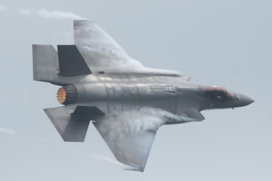 Ein F-35A-Kampfjet: Die USA hatten aus Unmut über die geplante Installierung des S-400-Systems in der Türkei zuletzt die Auslieferung von Material für F-35-Kampfjets an Ankara vorerst gestoppt.