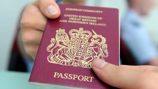 Sollte Großbritannien ohne eine Einigung mit Brüssel aus der EU ausscheiden, hätte dies auch Auswirkungen auf die in Deutschland lebenden Briten. Sollte Großbritannien ohne eine Einigung mit Brüssel aus der EU ausscheiden, hätte dies auch Auswirkungen auf die in Deutschland lebenden Briten.