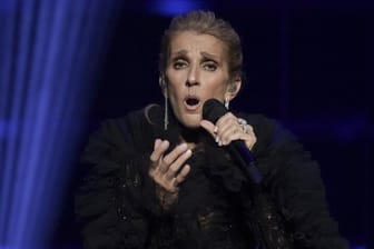 Celine Dion kündigt bei einem Live-Event in Los Angeles ihre Welttournee und ihr neues Album an.