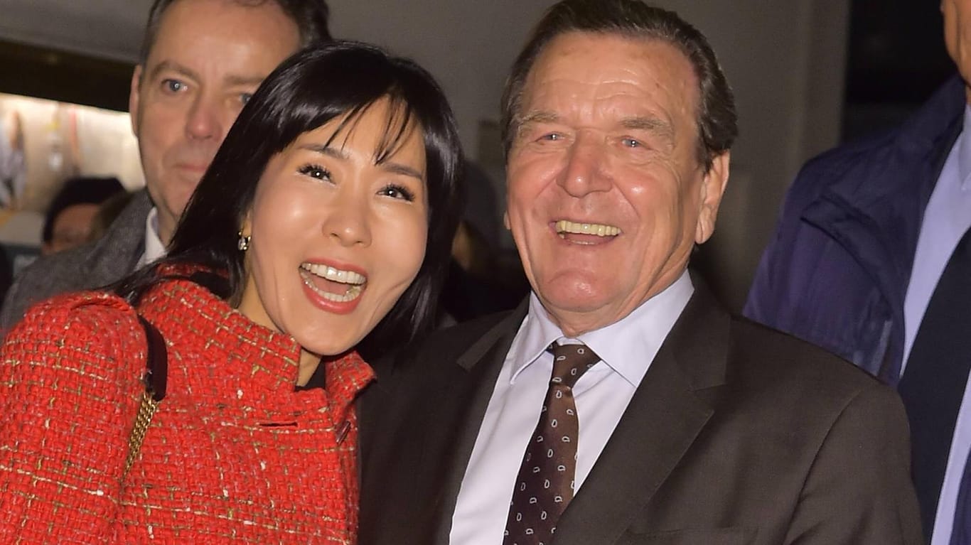 Gerhard Schröder mit Ehefrau Soyeon Schroeder-Kim: Beide sind schwer verliebt.