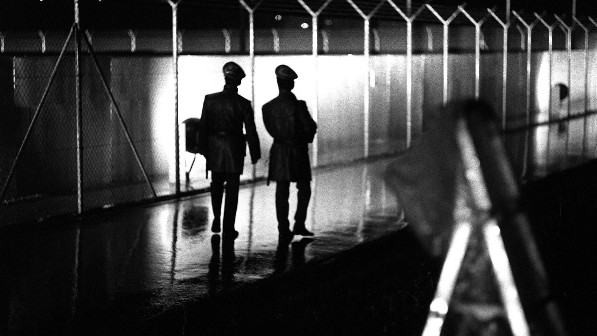 Die Justizvollzugsanstalt Stuttgart-Stammheim während einer Nachtschicht in den Siebziger Jahren: RAF-Terroristen wie Andreas Baader und Ulrike Meinhof wurde hier der Prozess gemacht – nun wird ein Neubau vorgestellt. Die Justizvollzugsanstalt Stuttgart-Stammheim während einer Nachtschicht in den Siebziger Jahren: RAF-Terroristen wie Andreas Baader und Ulrike Meinhof wurde hier der Prozess gemacht – nun wird ein Neubau vorgestellt.