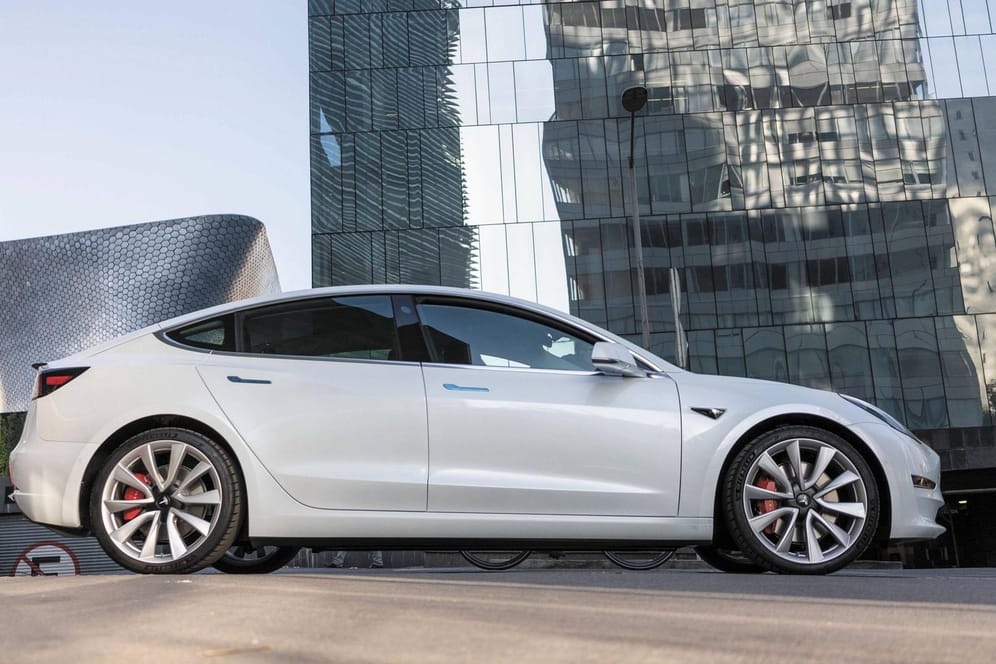 Model 3: Rückgänge von mehr als 65 Prozent muss im Juli 2020 der Elektrobauer Tesla hinnehmen.