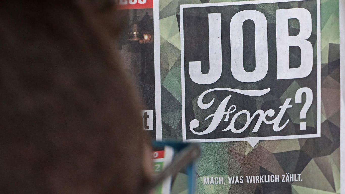 "Job Fort?" Mit diesem Slogan – in der Schriftart des Autobauers – wirbt die Bundeswehr um Mitarbeiter des von Stellenabbau bedrohten Ford-Werks in Köln.