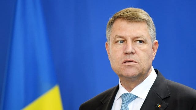 Rumäniens Präsident Klaus Iohannis will das Volk über Amnestien für korrupte Politiker entscheiden lassen. Rumäniens Präsident Klaus Iohannis will das Volk über Amnestien für korrupte Politiker entscheiden lassen.