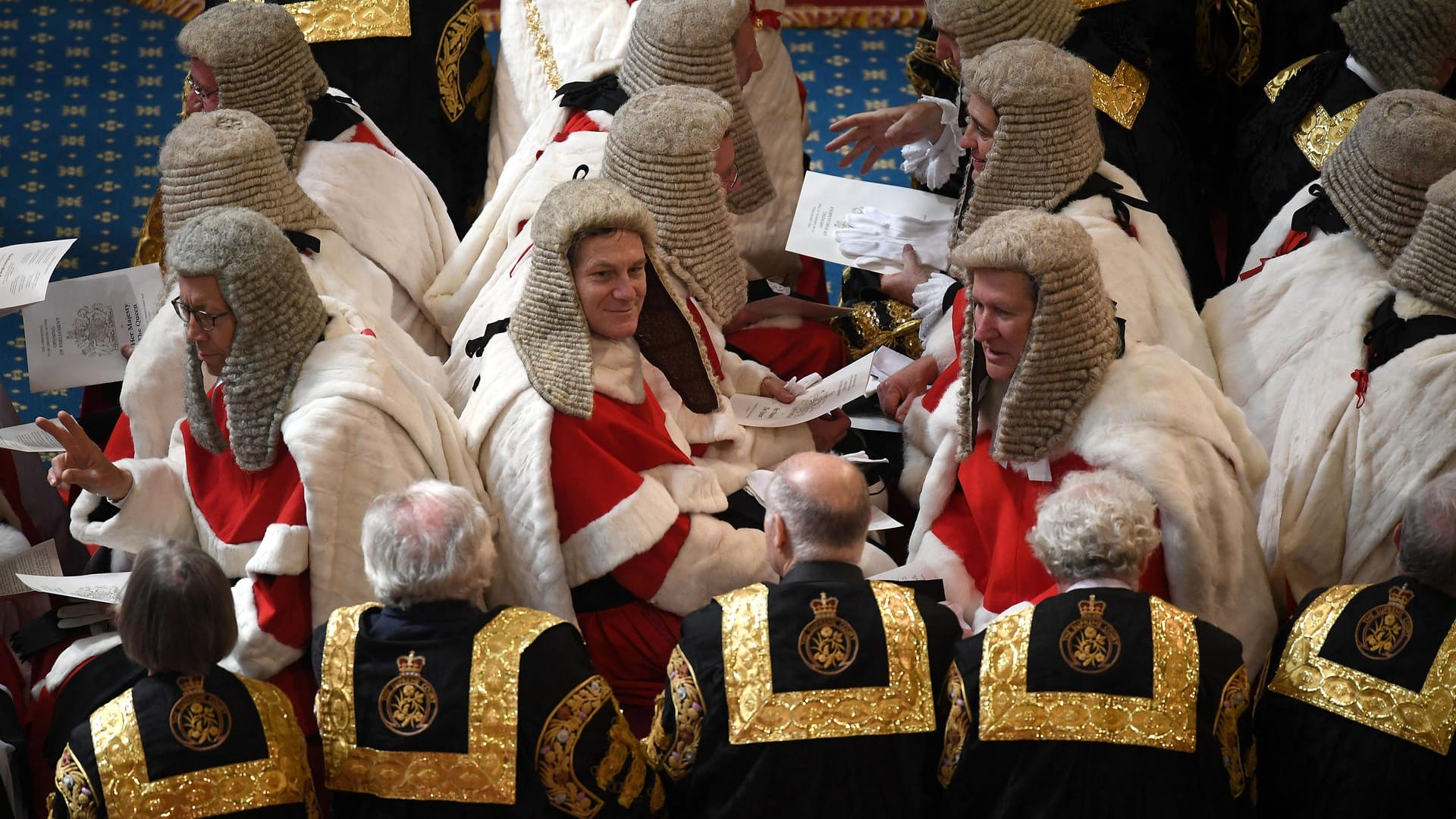 Haus mit Traditionen: Mit Perücken sieht man Mitglieder des House of Lords nur zu besonderen Anlässen, wie hier bei der Parlamentseröffnung.