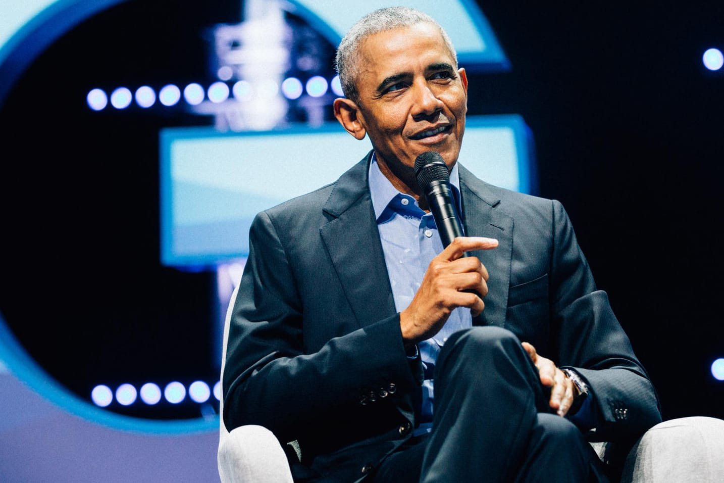 Der frühere US-Präsident Barack Obama in der Lanxess Arena: Er sprach in Köln bei der "World Leadership Summit".