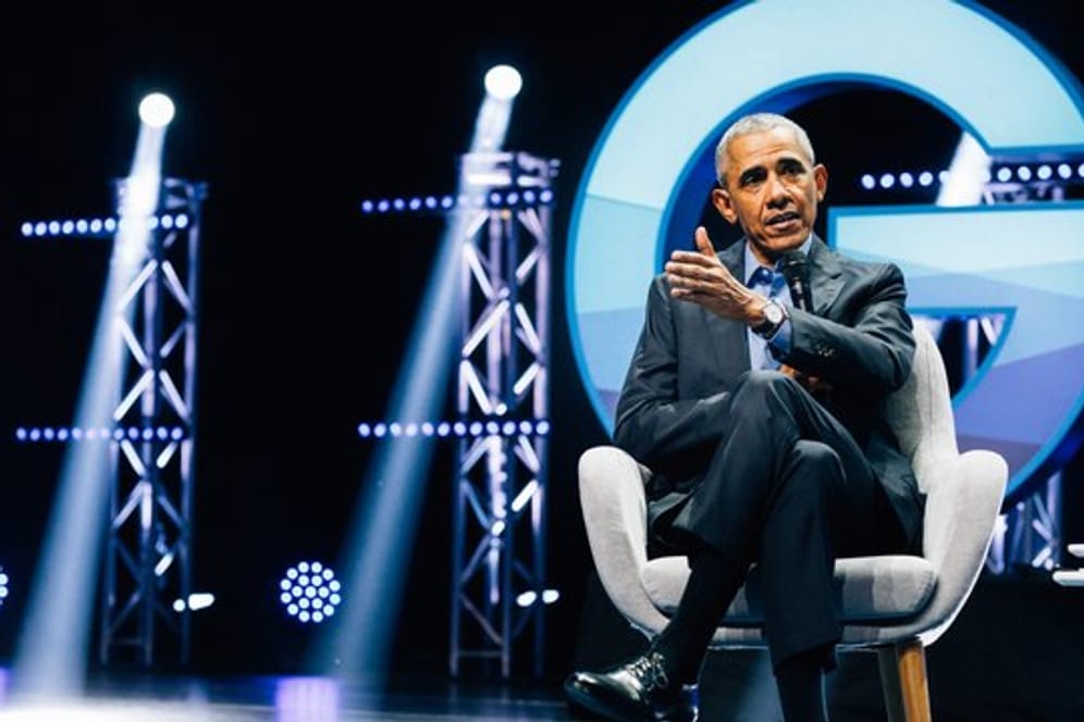 Der ehemalige US-Präsident Barack Obama spricht in der Lanxess Arena in Köln beim "World Leadership Summit".