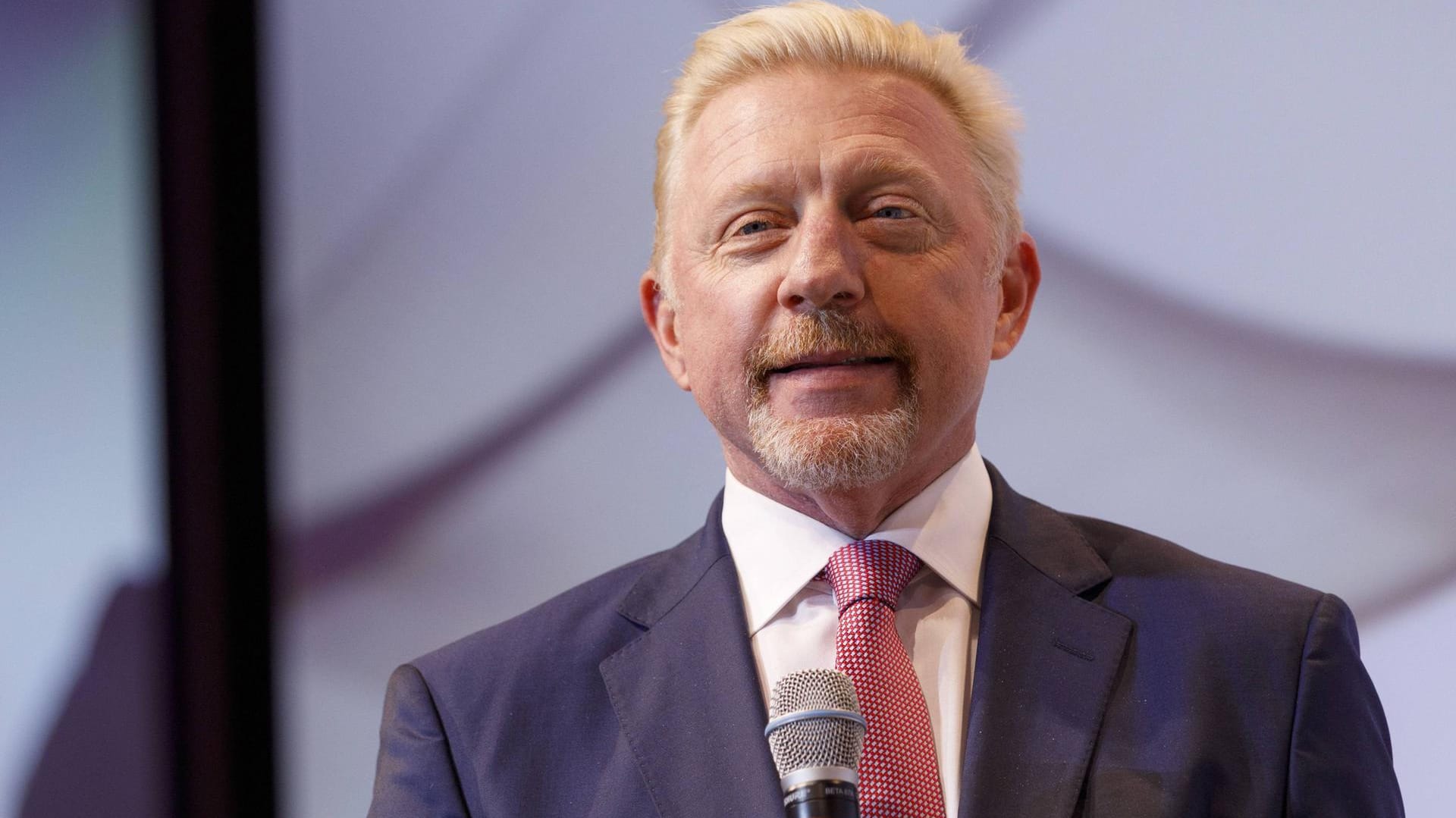 Zu viel Fußball im TV: Boris Becker kritisert die Öffentlich-Rechtlichen.