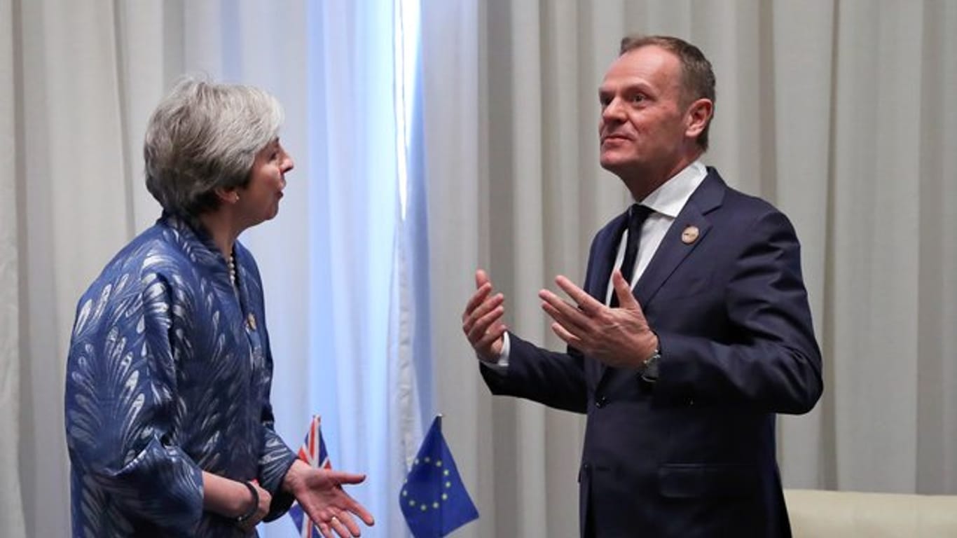 Theresa May und Donald Tusk bei einem Treffen in Scharm el Scheich im Februar.