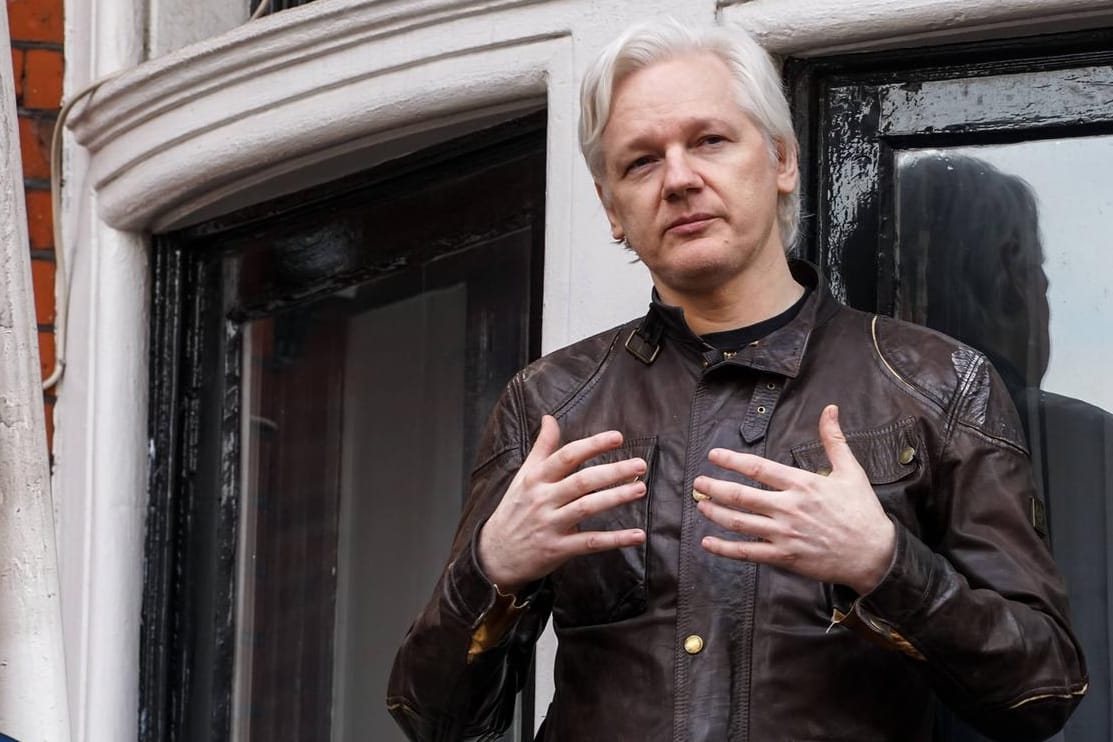 Vereinbarung zwischen Quito und London? Julian Assange bei seinem letzten öffentlichen Auftritt im Mai 2017 auf einem Balkon der Botschaft Ecuadors.