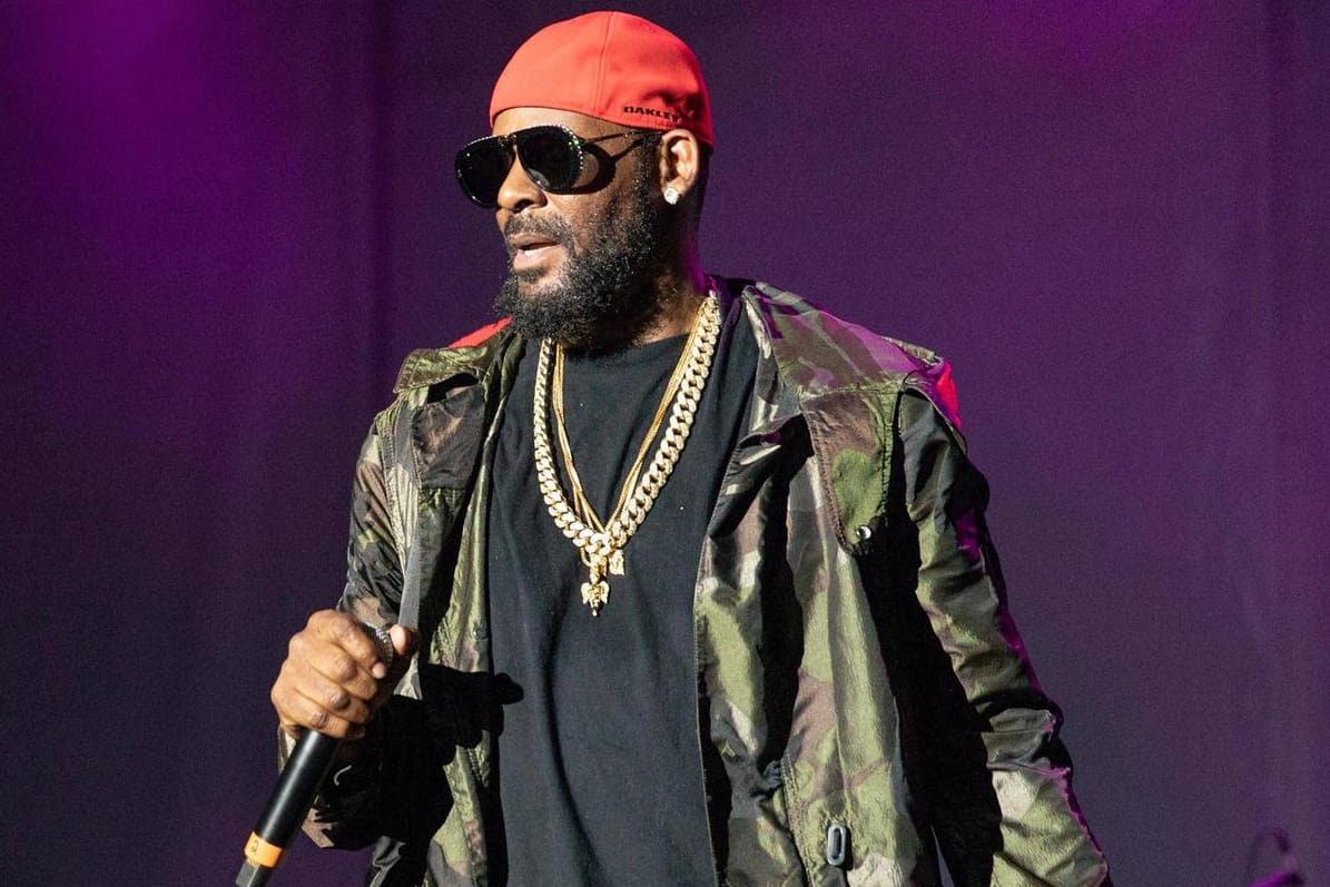 R. Kelly: In einer US-Doku haben vermeintliche Opfer Missbrauchsvorwürfe gegen den Sänger erhoben.