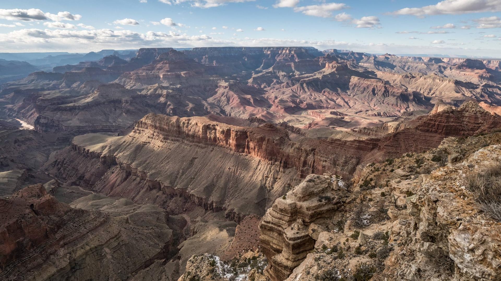 Blick auf den South Rim des Grand Canyons: An einem Aussichtspunkt des South Rims ist ein 67-Jähriger tödlich verunglückt. Blick auf den South Rim des Grand Canyons: An einem Aussichtspunkt des South Rims ist ein 67-Jähriger tödlich verunglückt.
