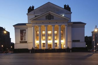 Das Stadttheater in Duisburg: Etwa 80.000 Liter Wasser ergossen sich am Morgen auf die Bühne.