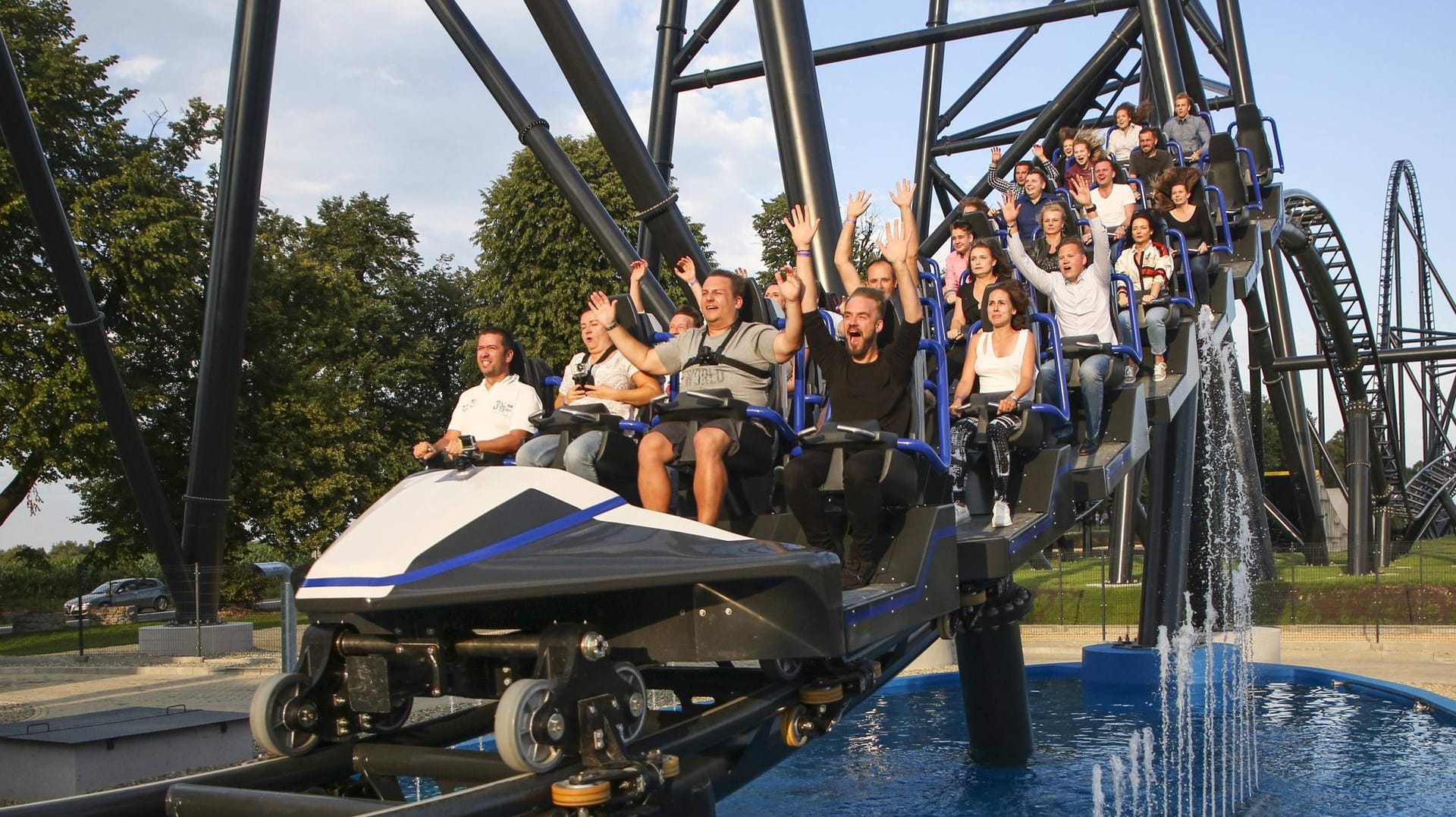 Achterbahn in Energylandia: Der polnische Freizeitpark ist für eine vierköpfige Familie die günstigste Option für einen Urlaub mit Achterbahnen und anderen Attraktionen.