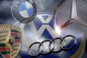 Logos der deutschen Autobauer: Sie trafen illegale Absprachen, sagt die EU-Kommission.