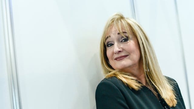 Veronika Fischer singt für ihrenFreund.