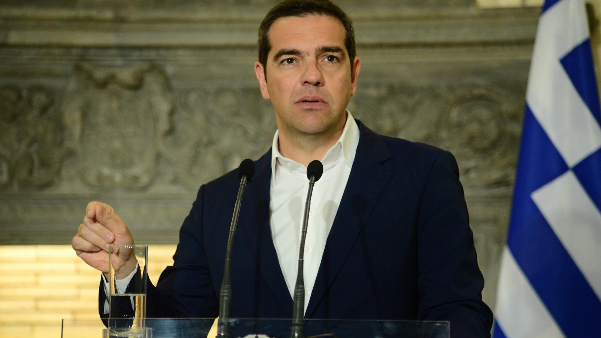 Griechenlands Premierminister Alexis Tsipras: 970 Millionen Euro Schuldenerleichterungen von der Eurogruppe.