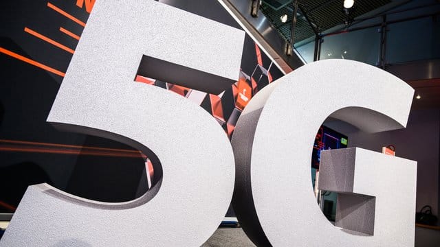 Das 5G werde auch die Bereiche Spiele, Sport und andere Unterhaltungsinhalte "revolutionieren", hieß es bei Samsung. Das 5G werde auch die Bereiche Spiele, Sport und andere Unterhaltungsinhalte "revolutionieren", hieß es bei Samsung.