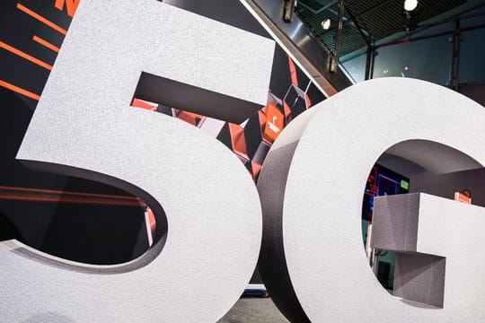 Das 5G werde auch die Bereiche Spiele, Sport und andere Unterhaltungsinhalte "revolutionieren", hieß es bei Samsung.