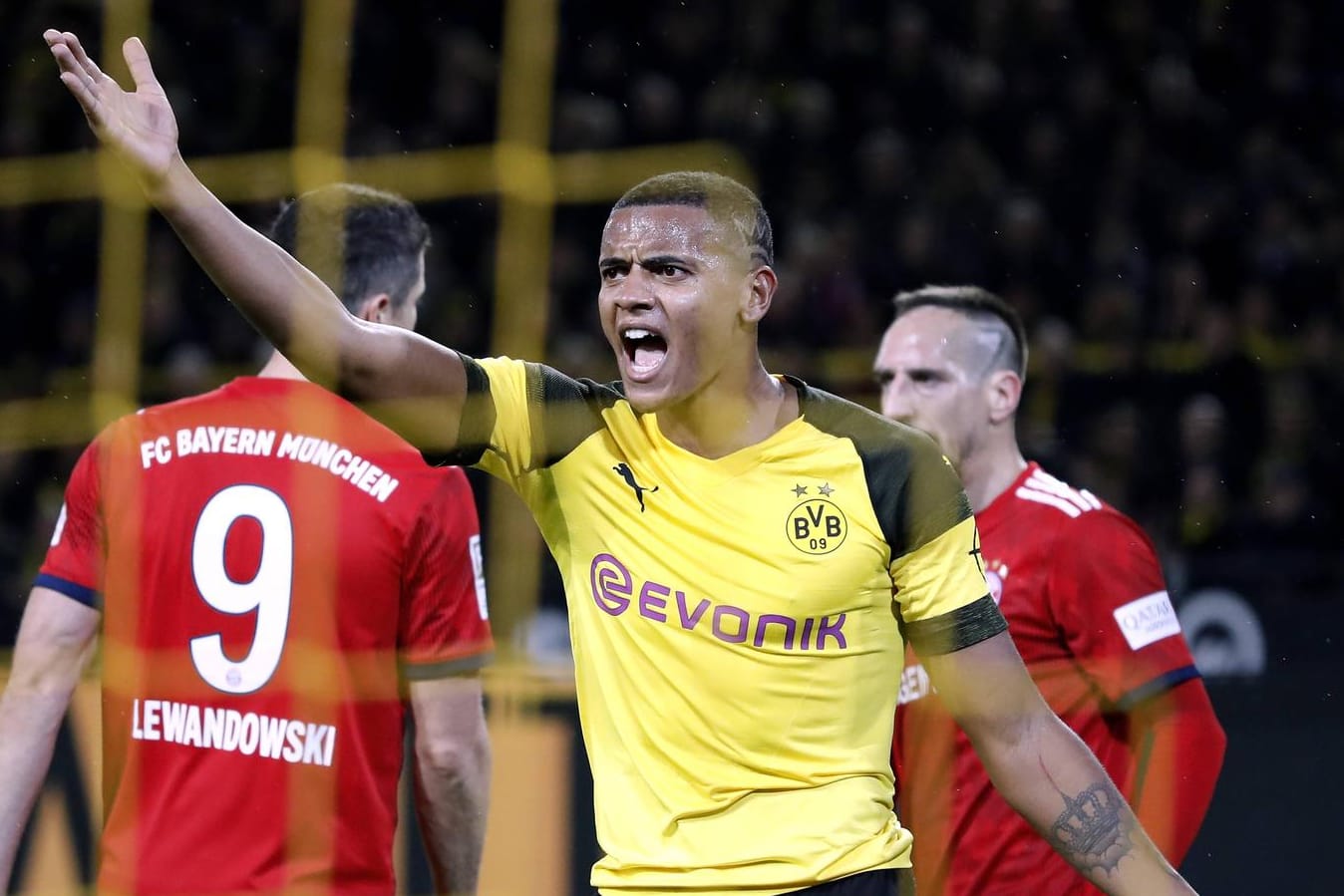 Dortmunds Manuel Akanji soll die Offensive des FC Bayern stoppen.