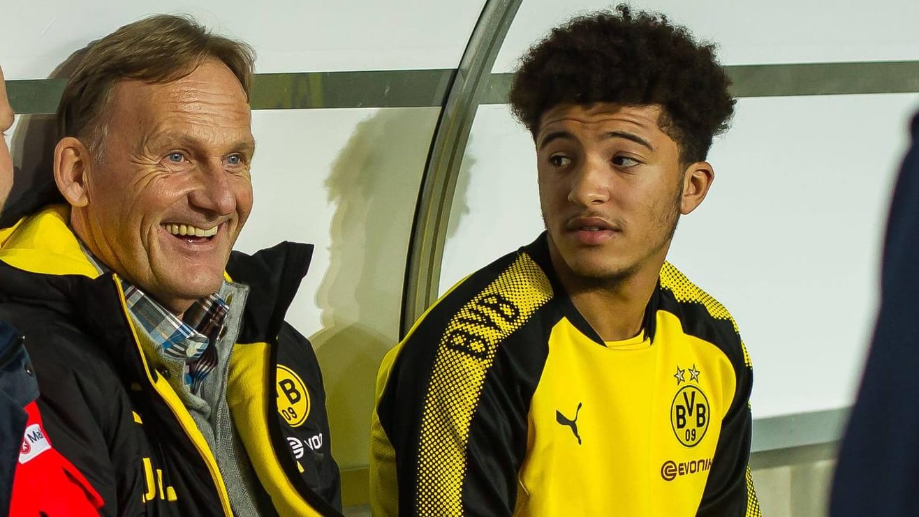 Verstehen sich offenbar gut: BVB-Geschäftsführer Hans-Joachim Watzke und Jadon Sancho (r).