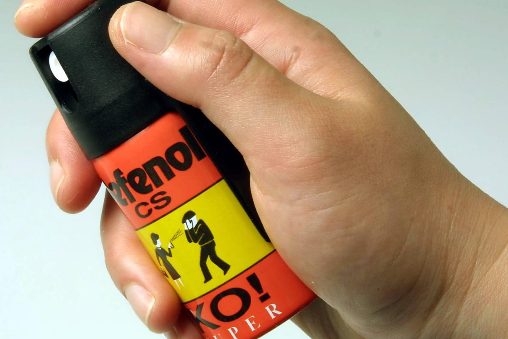 Pfefferspray: Ein 14-Jähriger hat auf dem Schulflur mit Reizgas gespielt.