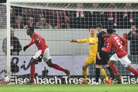 Die Mainzer siegen im Freitagsspiel mit 5:0 über den SC Freiburg.