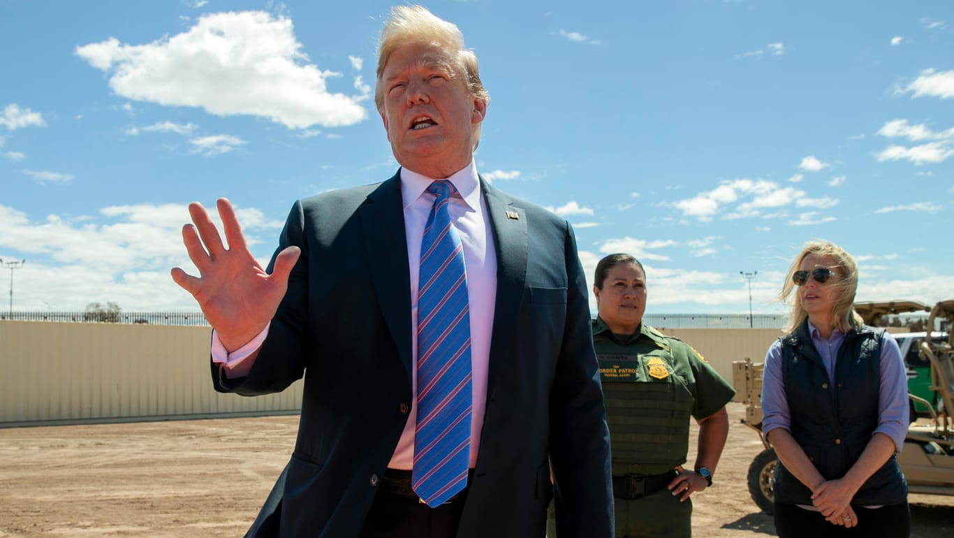 US-Präsident Trump in El Centro an der Grenze zu Mexiko: "Wir können euch nicht mehr aufnehmen."