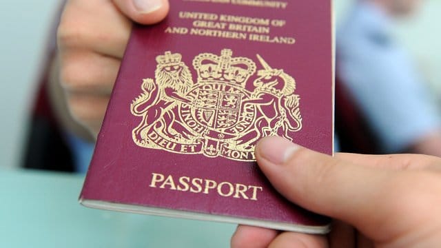 Trotz der Brexit-Verschiebung fehlt auf den neuen britischen Pässen bereits die Bezeichnung "Europäische Union". Trotz der Brexit-Verschiebung fehlt auf den neuen britischen Pässen bereits die Bezeichnung "Europäische Union".
