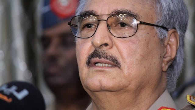 Der mächtige libysche General Chalifa Haftar hatte seinen Truppen am Donnerstag den Befehl zum Vormarsch auf Tripolis gegeben. Der mächtige libysche General Chalifa Haftar hatte seinen Truppen am Donnerstag den Befehl zum Vormarsch auf Tripolis gegeben.