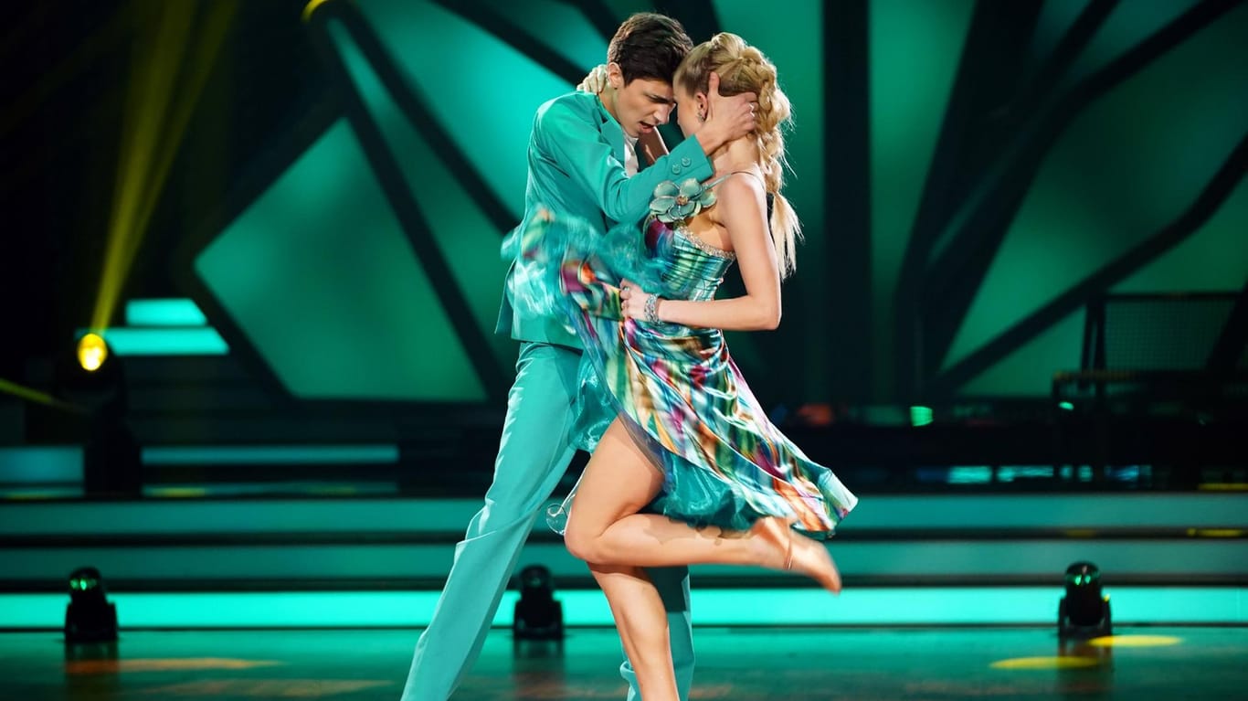 Lukas Rieger und Katja Kalugina: Sie tanzten einen Quickstep zu "Pocahontas" von AnnenMayKantereit.