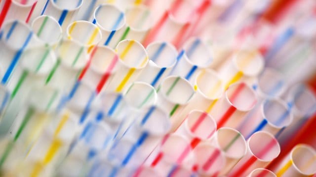 Das EU-Parlament hat kürzlich ein Verbot von Einweg-Plastikprodukten auf den Weg gebracht, für die es geeigneten Ersatz gibt. Das EU-Parlament hat kürzlich ein Verbot von Einweg-Plastikprodukten auf den Weg gebracht, für die es geeigneten Ersatz gibt.