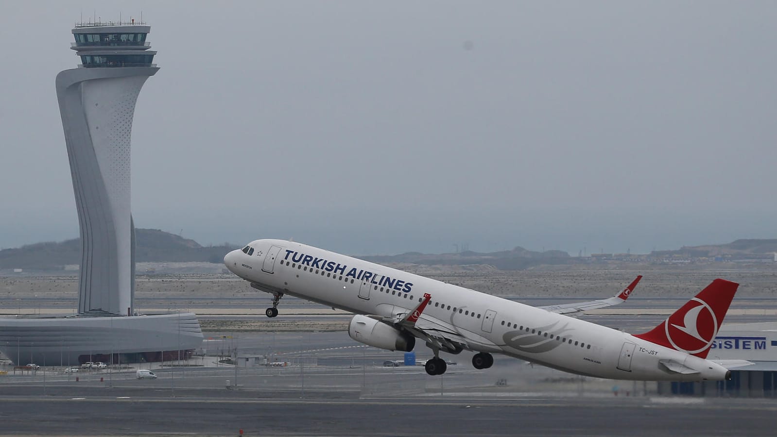 Premiere: Das erste Flugzeug hob am Samstag ab.