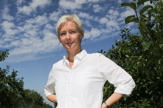 Schriftstellerin Dörte Hansen sucht auf dem Land vor allem die Weite.