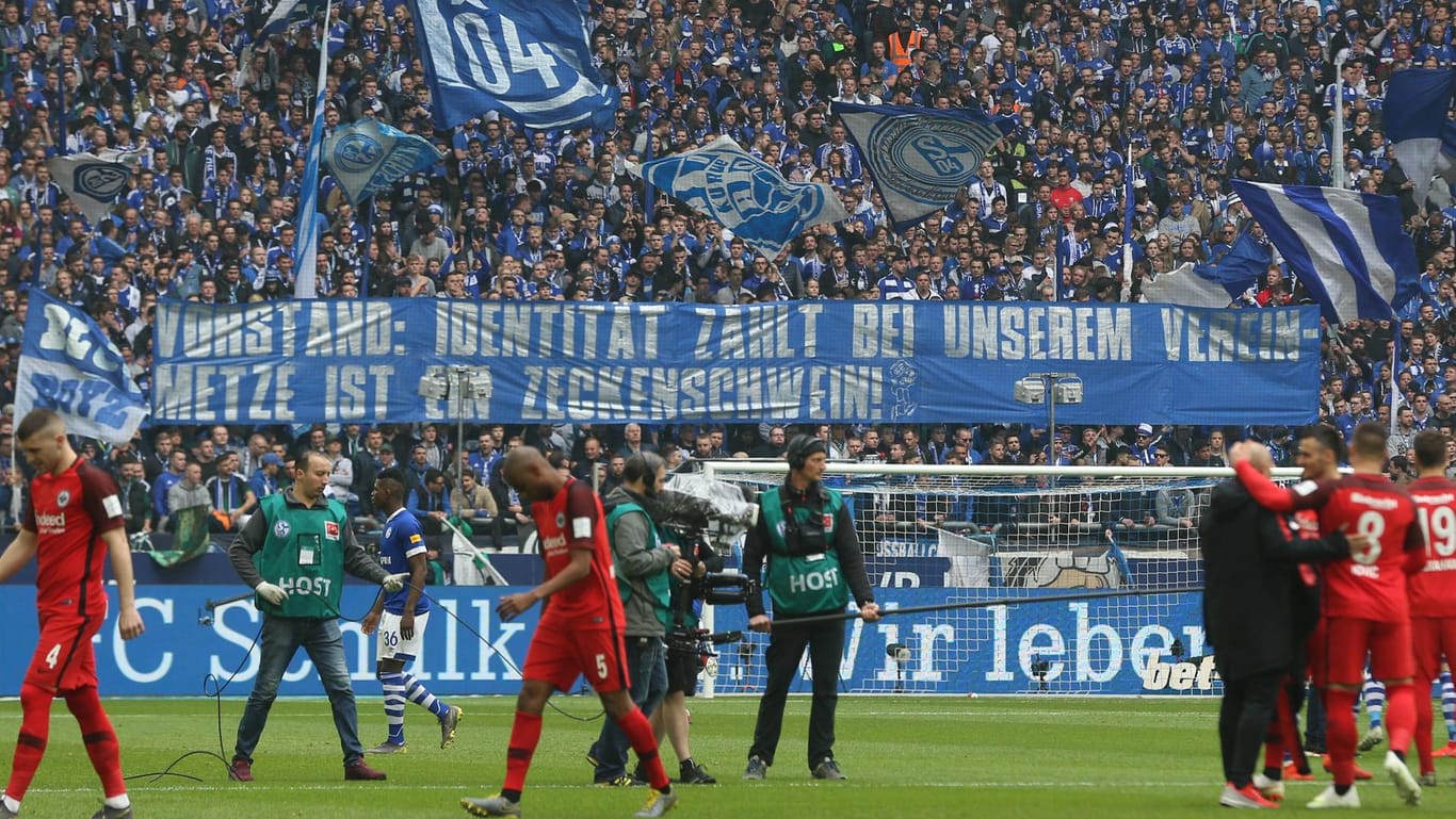 Die Schalke-Fans reagierten auf die Gerüchte um Christoph Metzelder mit diesem Banner.