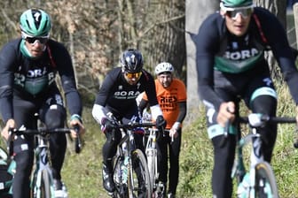 Peter Sagan (M) trainiert mit Team-Kameraden zwei Tage vor dem Frühjahrsklassiker Flandern-Rundfahrt.