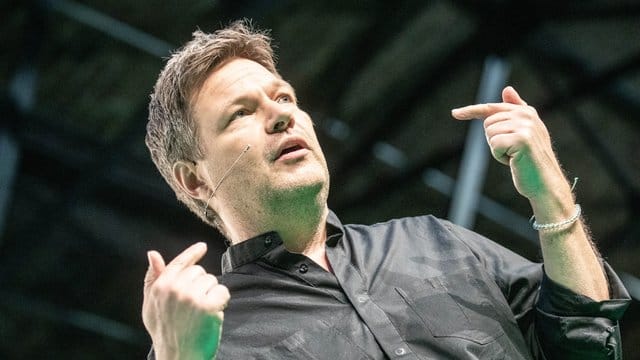 Hält in der Debatte um Mietenentwicklung auch Enteignungen prinzipiell für denkbar: Grünen-Chef Robert Habeck. Hält in der Debatte um Mietenentwicklung auch Enteignungen prinzipiell für denkbar: Grünen-Chef Robert Habeck.